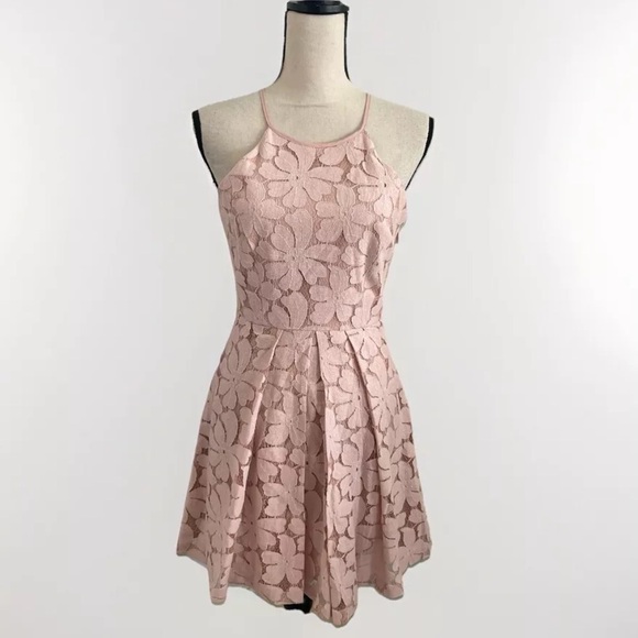 BCBGeneration Dresses & Skirts - BCBGeneration Light Pink Floral Lace Fit & Flare Halter Dress size 4